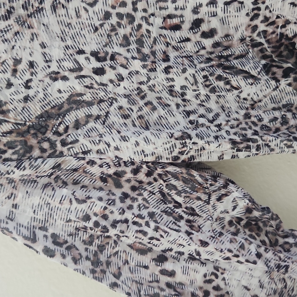 Carine Women's Leopard Print Button Down Top - Picture 3 of 7